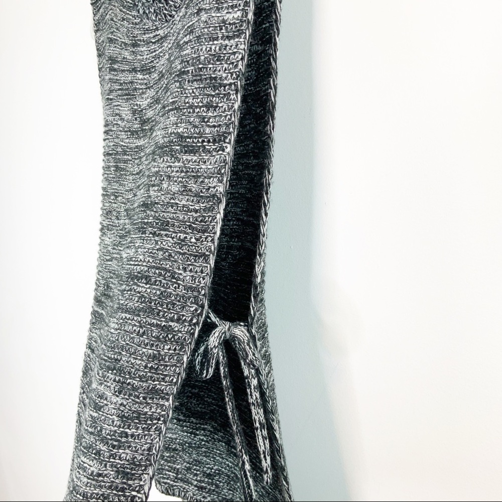Verloop Black & White Marled Chunky Turtleneck - Picture 6 of 9